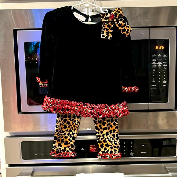 Girls 18 month Black Velvet with Leopard Print trimmed in red Pants Set. - Picture 1 of 3